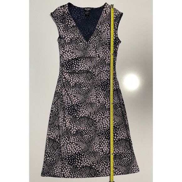 BCBG Paris Women's‎ Wrap V-Neck Dress Ruching Knee-Length Navy Lavender Floral M - Picture 6 of 9